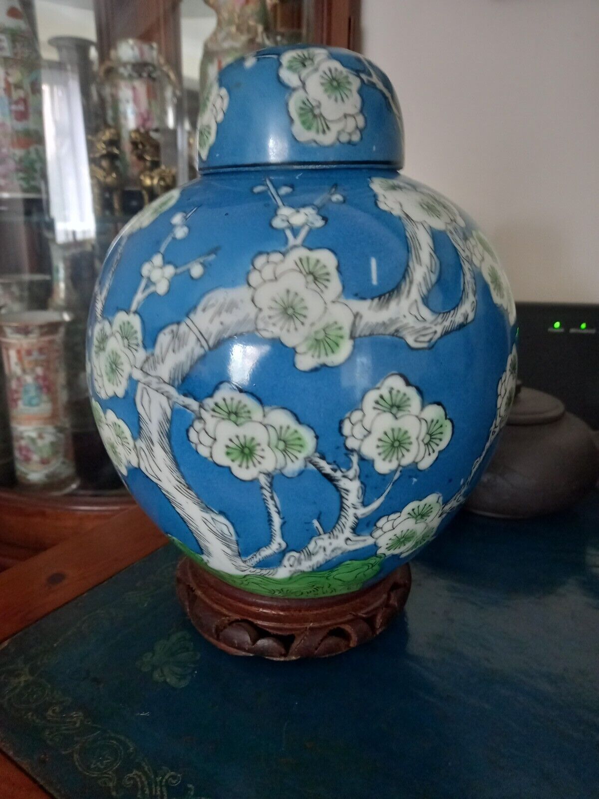 Antique Valuations: Vintage Chinese Ginger Jar 23cm