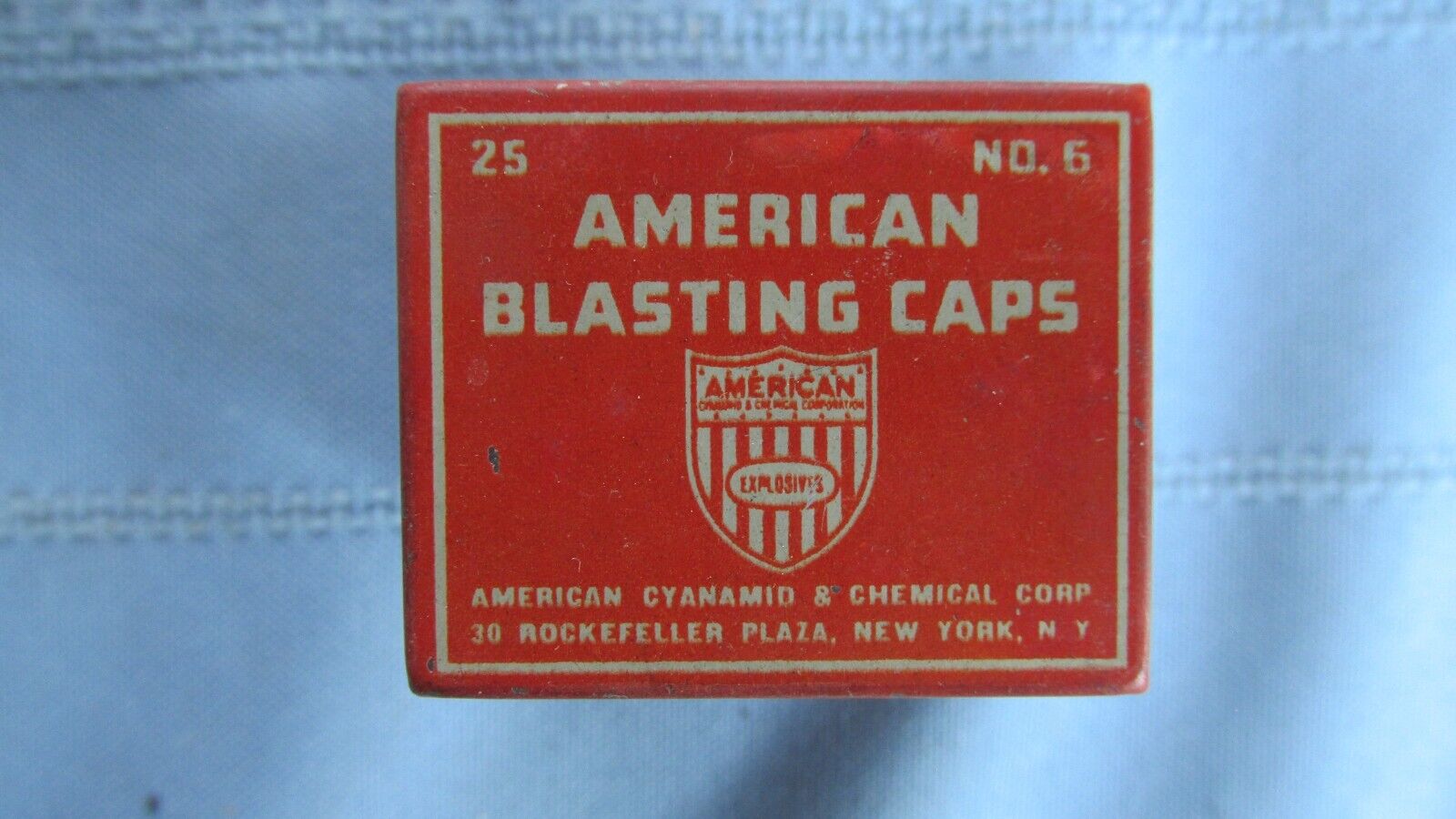 Antique Valuations: American Cyanamid & Chemical 25 Count No 6 Strength American Blasting Caps Tin