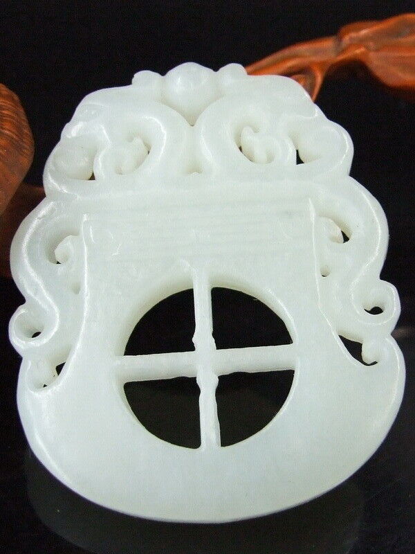 Antique Valuations: Antique Chinese Nephrite Celadon Hetian OLD Jade Hollow 2-DRAGON Pendants