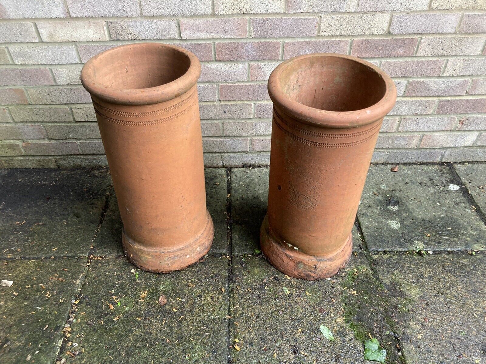 Antique Valuations: Reclaimed Pair Of Terracotta Chimmney Pots In Nice Condition.