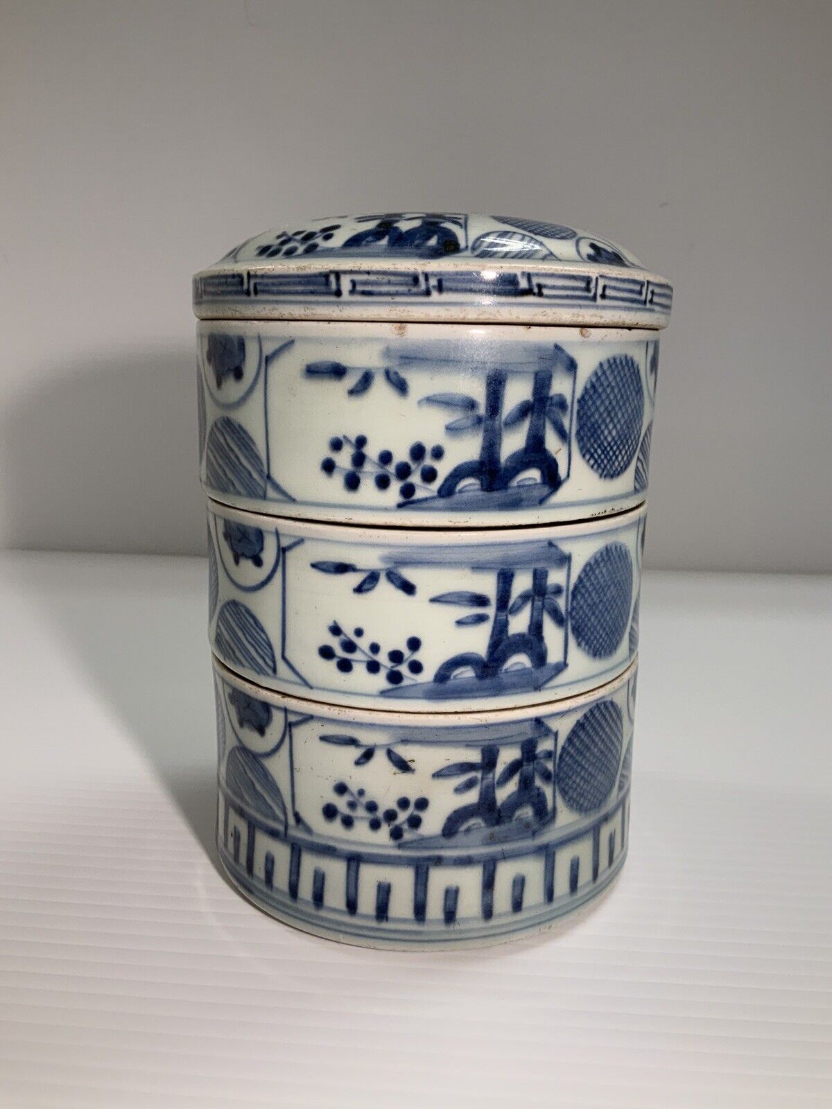 Antique Valuations: Japanese porcelain Jubako blue and white  Meiji period
