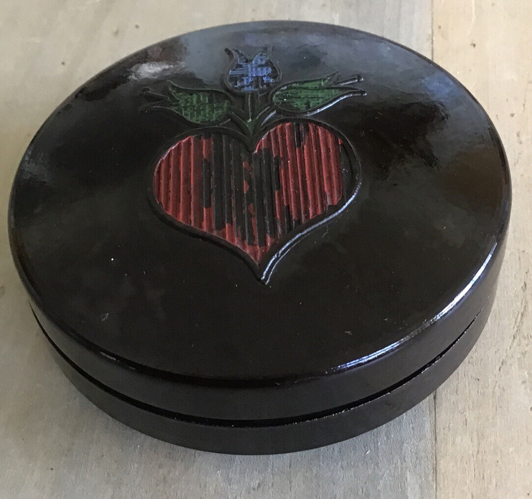 Antique Valuations: Antique Victorian Black Papier Mache Powder Box Flower & Heart Decoration