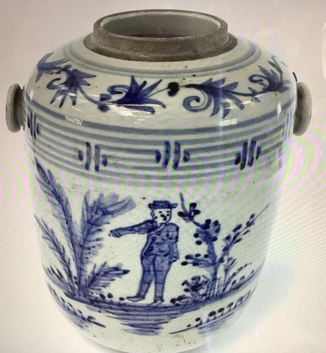 Antique Valuations: A Chinese blue and white porcelain early 19th century pail.