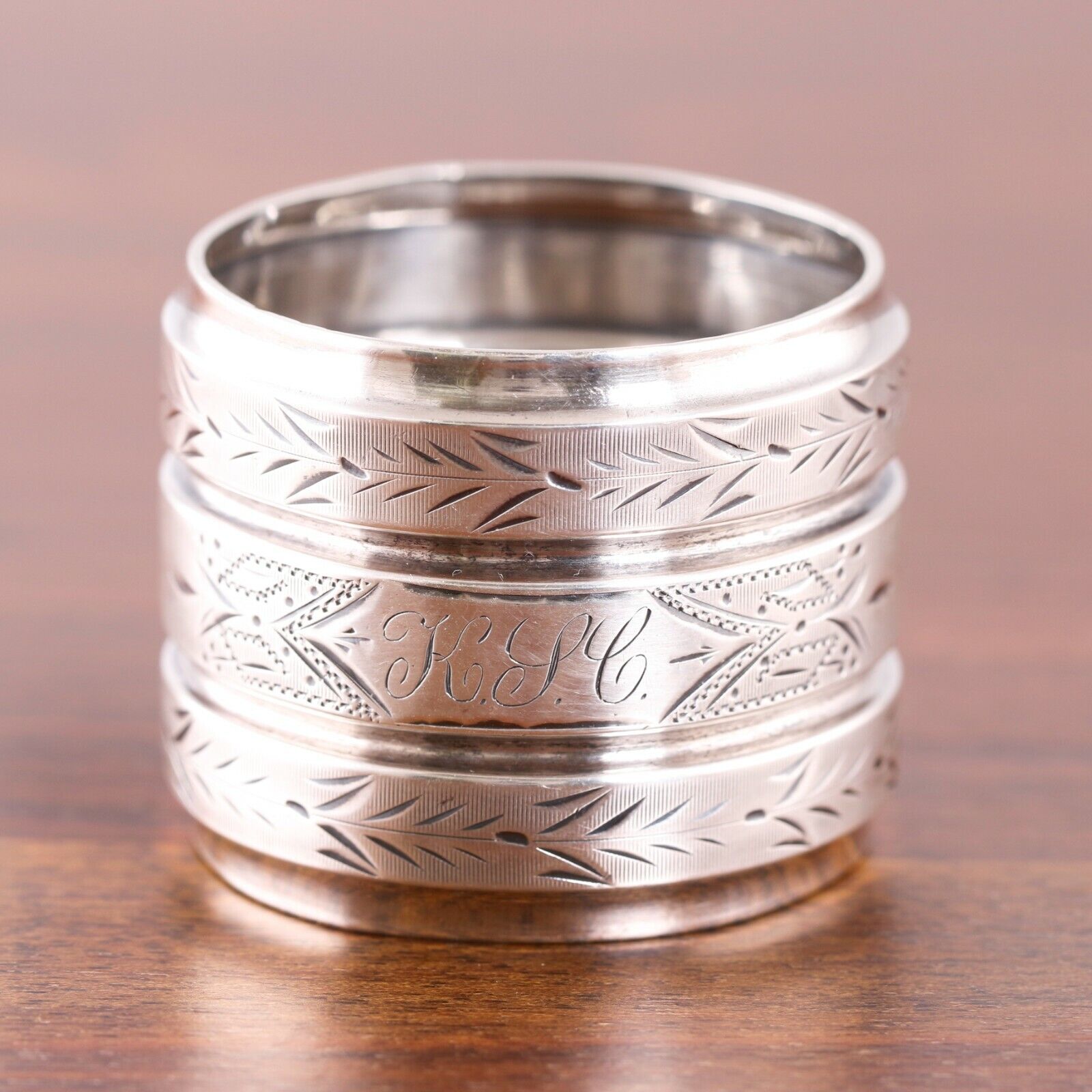 Antique Valuations: AMERICAN AESTHETIC COIN SILVER NAPKIN RING ENGINE TURNED GEOMETRIC ENGRAVING