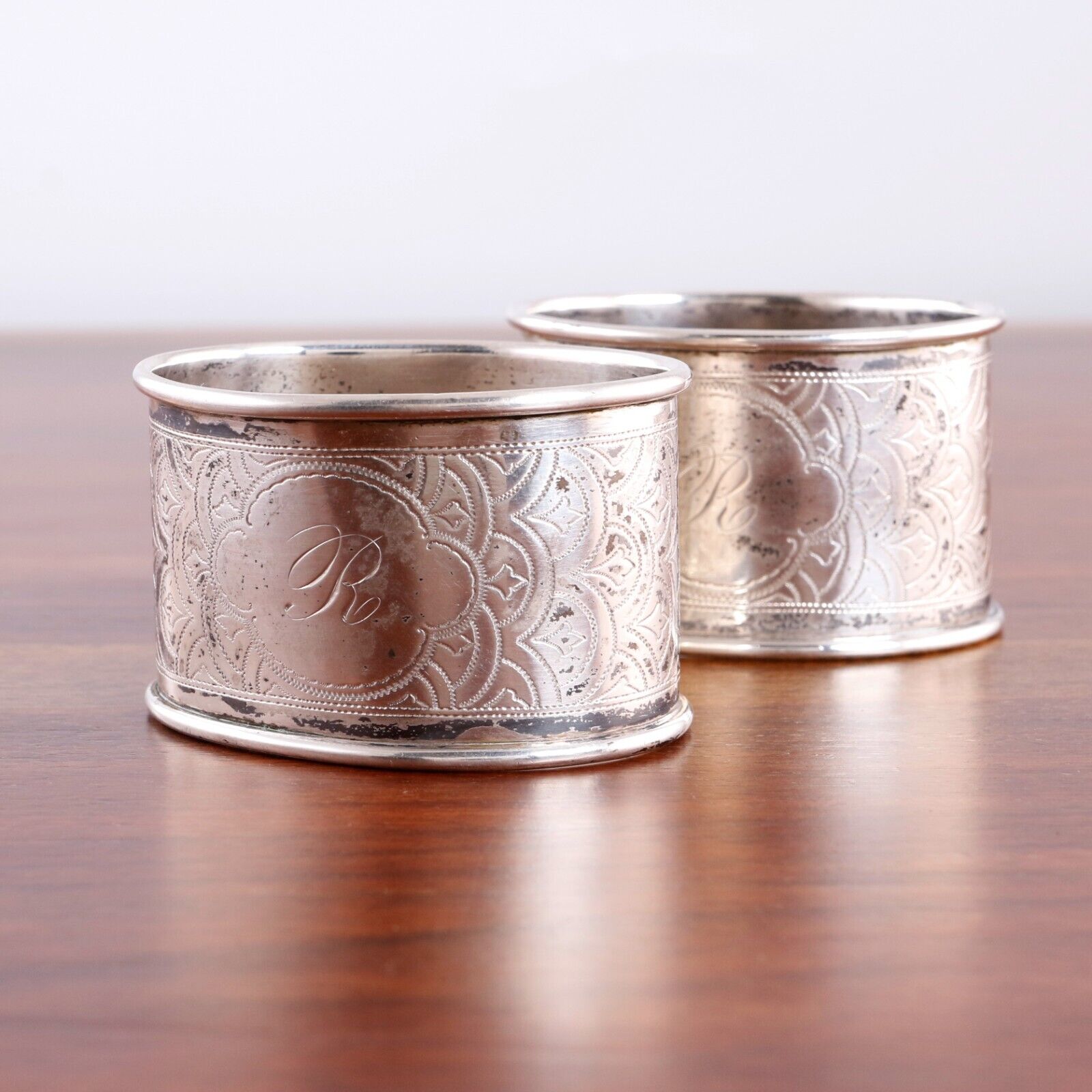 Antique Valuations: 2 LARGE AMERICAN AESTHETIC COIN SILVER NAPKIN RINGS ENGINE TURNED MONOGRAM R