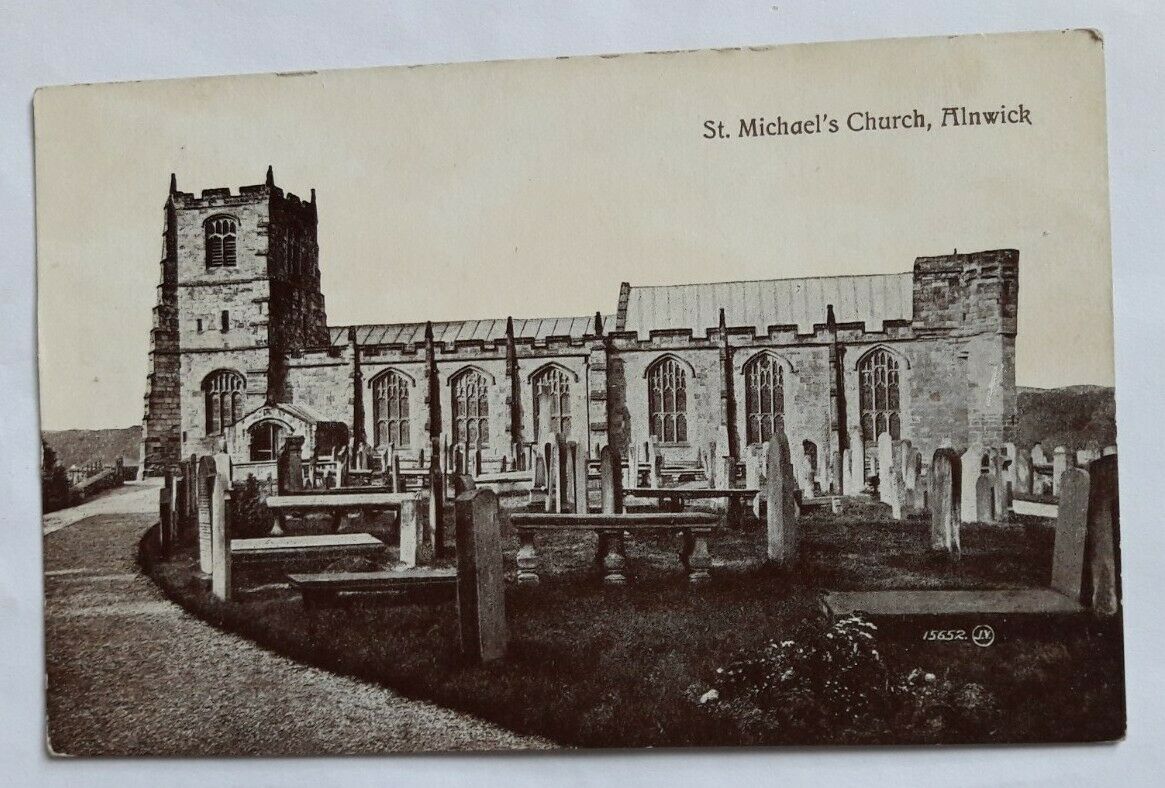 House Clearance - 1 OLD POSTCARD OF ST. MICHAEL'S CHURCH , ALNWICK , NORTHUMBERLAND. unused