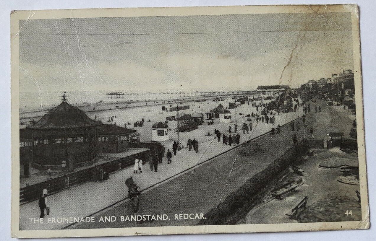 House Clearance - 1 OLD POSTCARD OF THE PROMENADE & BANDSTAND , REDCAR , postally used 1946
