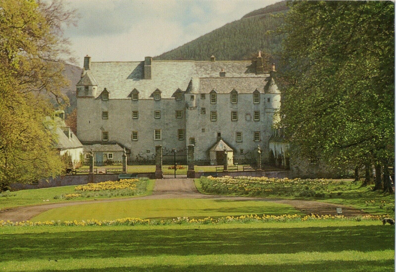 House Clearance - Service of TRAQUAIR HOUSE, INNERLEITHEN, Peeblesshire - In Very Good Condition